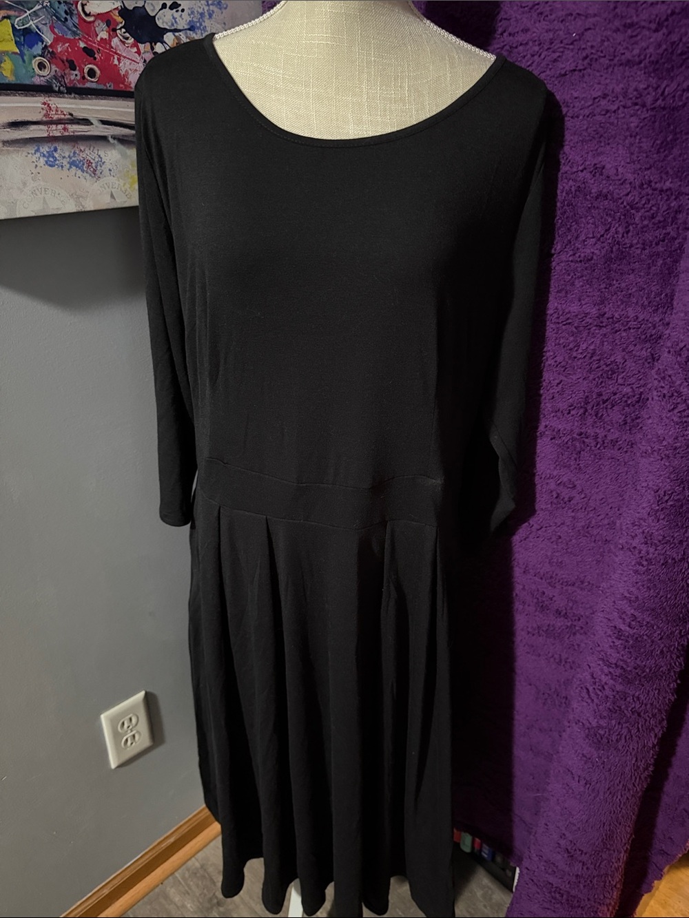 Elegant Black Midi Scoop-Neck Dress